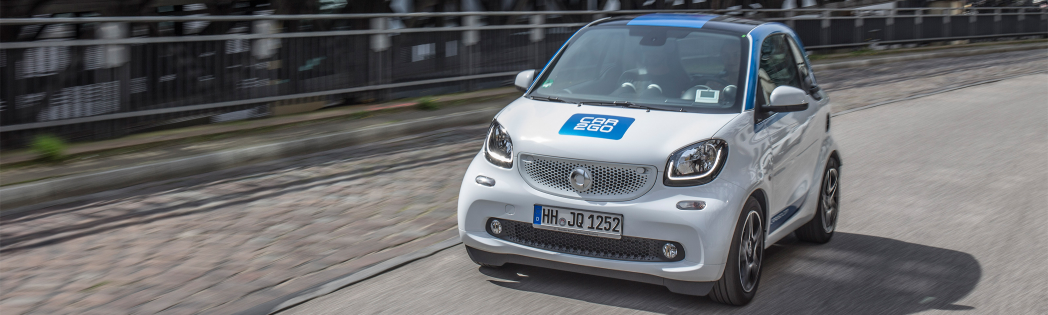 Der neue Smart fortwo von car2go auf der Fahrbahn