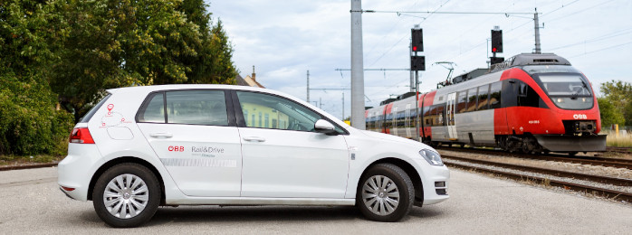 VW e-Golf Carsharing-Auto mit ÖBB Zug